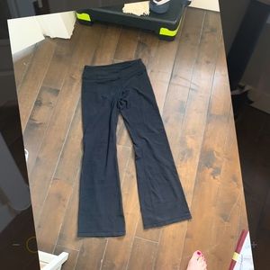 Lululemon size 8 yoga pants